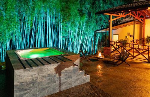 Alegrias Ski Chalet | Cozy Coffee Cabin with Hot Tub Near Pereira's Center