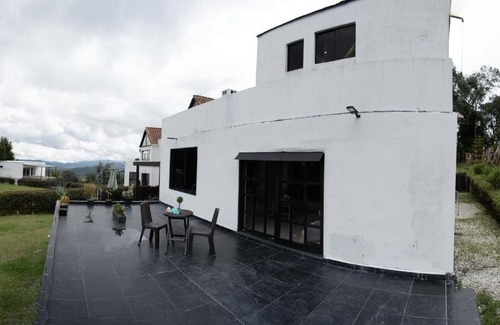 Envigado House | Cozy Countryside Retreat Near Medellin, Pet & Child Friendly