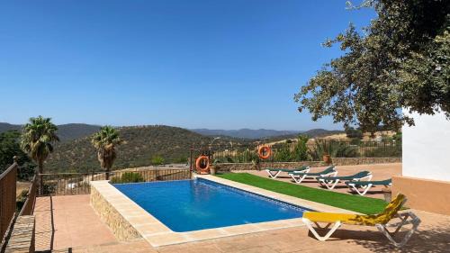 Villaharta Ski Chalet | Idyllic Chalet en Villaharta with Pool and Ocean View