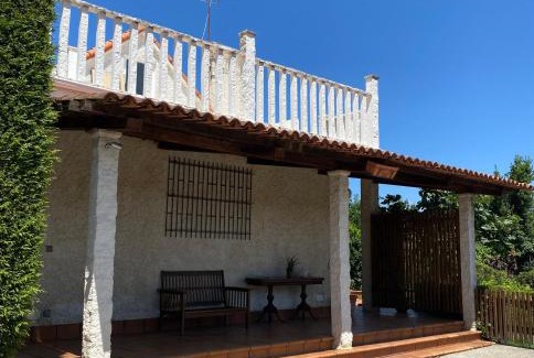 Cecebre House | Beautiful Rustic Chalet with Oceanfront Pool and Hot Tub