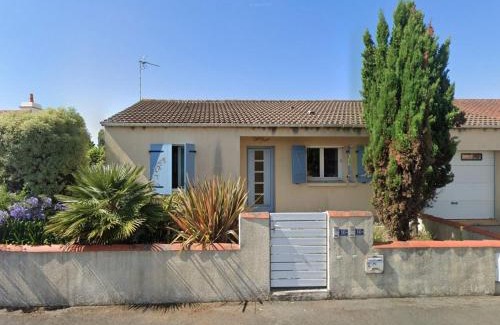 Chateau-d'Olonne House | AGREABLE MAISON 2 CHAMBRES AVEC PISICINE ET STATIONNEMENT DANS UN QUARTIER CALME - FR-1-92-947