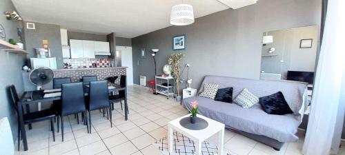 Valras-Plage Apartment | Cozy Studio Cabin with Sea View, Steps from the Beach