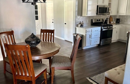Tyler Apartment | Pet-Friendly Retreat@Agreeable Gray with Central Location