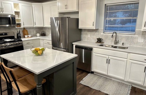 Tyler Apartment | Pet-Friendly Retreat@Agreeable Gray with Central Location