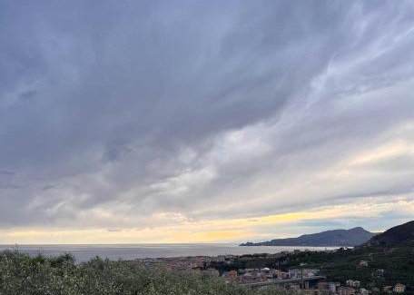 Rezza Apartment | Oceanfront Relaxation at AGRI SUITE View - La Bilaia