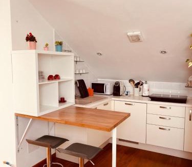 Rezza Apartment | Oceanfront Relaxation at AGRI SUITE View - La Bilaia