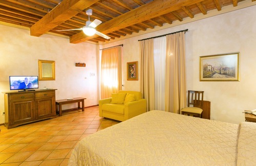 Collemezzano Hotel | Elegant Agrihotel Elisabetta with Pool & Family Amenities