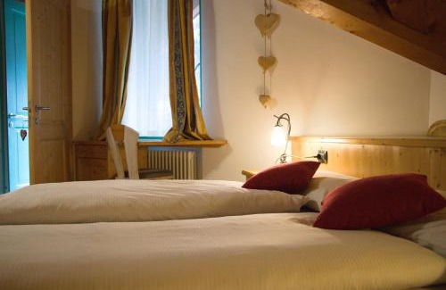 Pellizzano House | Explore Agritur Bontempelli: Pet-Friendly Retreat with Dining
