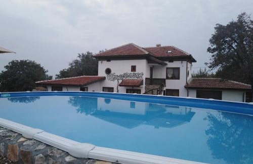 Devetaki House | Guest-Rated 10/10: Къща за гости Пицути with Pool & Child Care