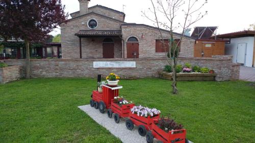 Voghiera House | Relax at Agriturismo Alla Strozza with Pool & Breakfast