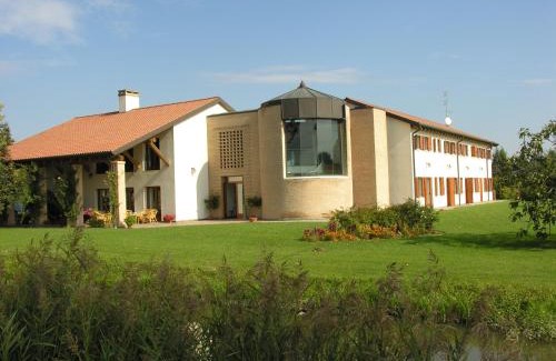 Meolo House | Inviting Oceanfront Retreat at Agriturismo Ancillotto