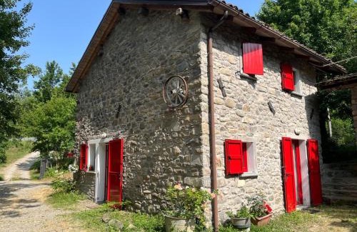 Montefiorino House | Cozy Agriturismo Antico Mulino sul Dolo for Families