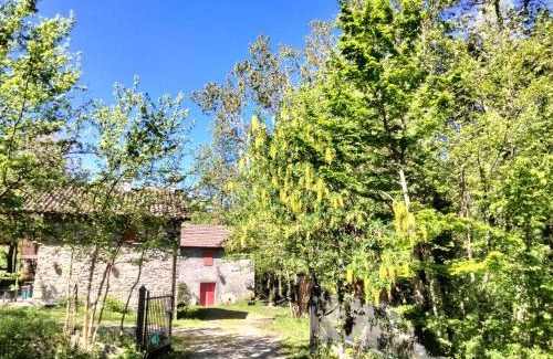 Montefiorino House | Cozy Agriturismo Antico Mulino sul Dolo for Families