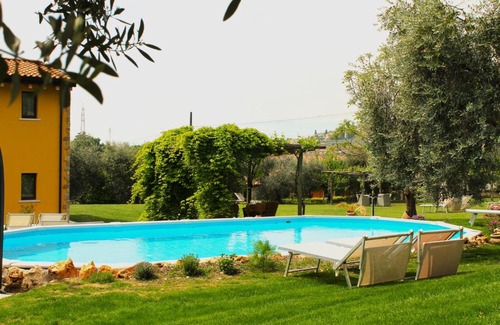 Cavaion Veronese Bed & Breakfast | Discover Agriturismo B&B Le Casette sul Garda - Guest Rated 9.8
