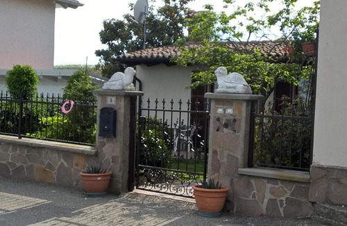 Montecalvo Versiggia House | Discover Agriturismo Bagarellum: Pet-Friendly Retreat
