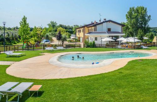 Valeggio sul Mincio House | Relaxing Agriturismo B&B Corte Tonolli with Pool & Breakfast