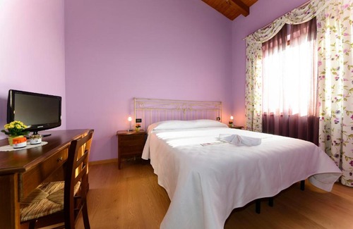 Ovest House | Pet Friendly Retreat at Agriturismo Bacche di Bosco