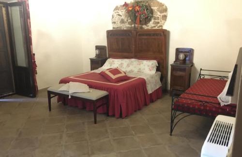 Curinga House | Charming Agriturismo Bardari with Family-Friendly Dining