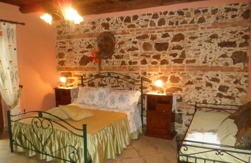 Curinga House | Charming Agriturismo Bardari with Family-Friendly Dining