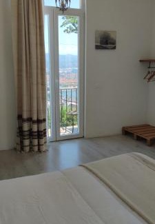 La Spezia House | Relax at Agriturismo Belvedere: Oceanfront Bliss Awaits