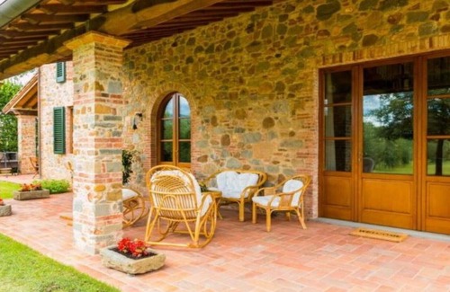 Orentano House | Discover Agriturismo Borgo ai Lecci: An Idyllic Villa Retreat