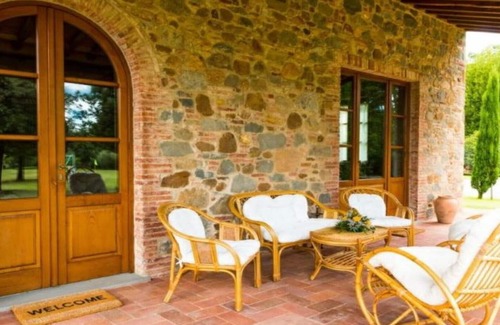 Orentano House | Discover Agriturismo Borgo ai Lecci: An Idyllic Villa Retreat