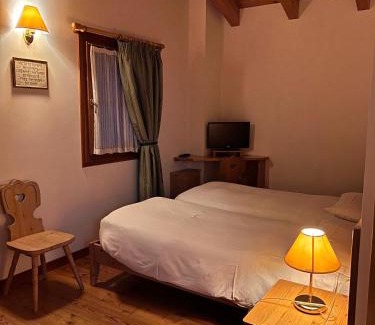Taibon Agordino House | Highly Rated Agriturismo Busa dei Sbrase: Family Friendly Retreat