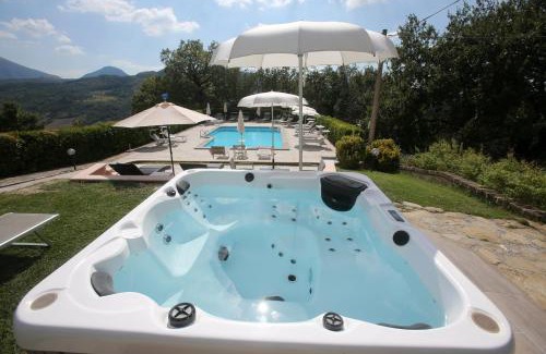 Piobbico Apartment | Relaxing Getaway at Agriturismo Cà Licozzo with Pool & Hot Tub