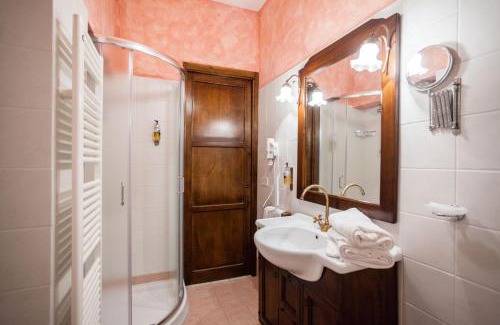 Piobbico Apartment | Relaxing Getaway at Agriturismo Cà Licozzo with Pool & Hot Tub
