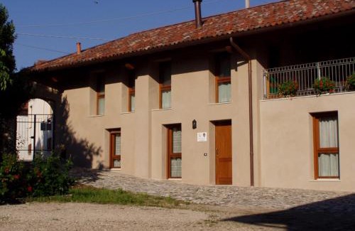 Mason Vicentino Apartment | Pet-Friendly Stay at Agriturismo Cantarana for Families