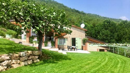 Nord-Est House | Discover Agriturismo Caranatura: 4-Star Pet-Friendly Retreat