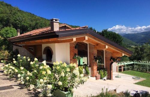 Nord-Est House | Discover Agriturismo Caranatura: 4-Star Pet-Friendly Retreat