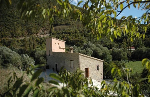 Cerreto di Spoleto House | Pet-Friendly Agriturismo Casale La Palombara Awaits You