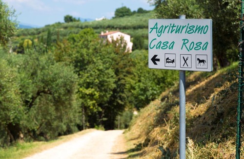 Nord-Est House | Experience Agriturismo Casa Rosa: Family-Friendly Retreat