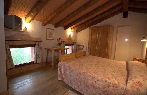 Ragogna House | Idyllic Agriturismo Casa Rossa with Oceanfront Views