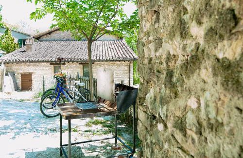Cessapalombo House | Pet-Friendly Getaway at Coldipietra with Pool & Kitchen