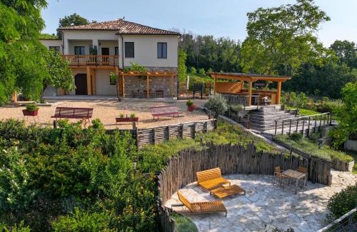 Gualdo Apartment | Guest Rated 9.9: Agriturismo Colpo di Fortuna with Ocean Views