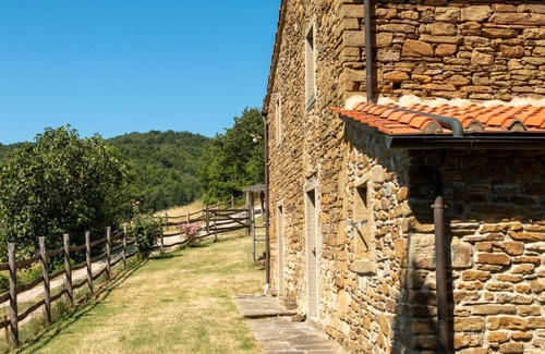 Arezzo House | Tribbiano: Family-Friendly Tuscan Retreat with Pool