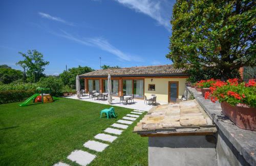 Caprino Veronese House | Charming Agriturismo Corte dei Fiori with Pool & Pet Friendly