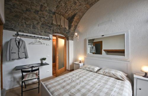 Mandello del Lario House | Inviting Agriturismo Crotto Di Somana with Ocean Views