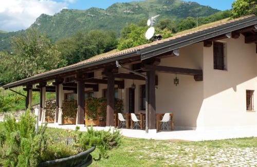 Sale Marasino House | Family-Friendly Stay at Agriturismo Da Gesi with Pets Welcome