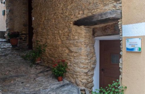 Capitolo-Costa House | Top-Rated Agriturismo De Ferrari: Family-Friendly Retreat