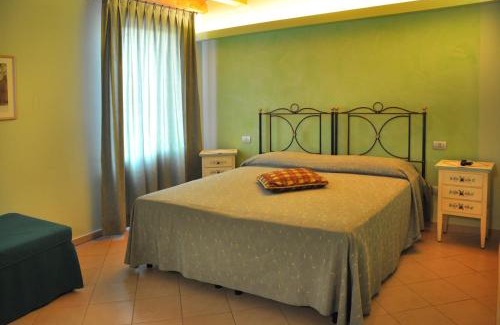 Sona House | Beautiful Agriturismo dei Grippi with Oceanfront Pool
