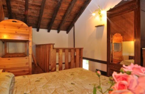 Roncoscaglia House | Relax at Agriturismo del Cimone with Hot Tub & Dining