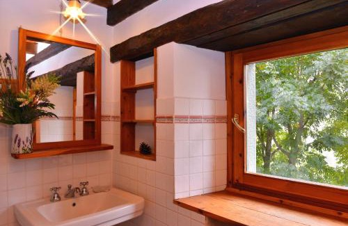 Roncoscaglia House | Relax at Agriturismo del Cimone with Hot Tub & Dining