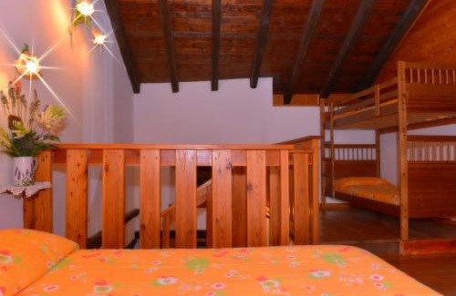 Roncoscaglia House | Relax at Agriturismo del Cimone with Hot Tub & Dining