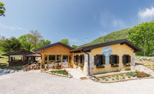 Vito d'Asio Bed & Breakfast | Relaxing Agriturismo Fattoria Carolina with Oceanfront Views
