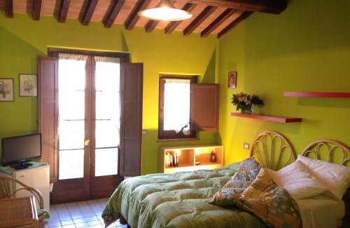 Montegabbione House | Discover Agriturismo Gattogiallo: Pet-Friendly Oceanfront Retreat