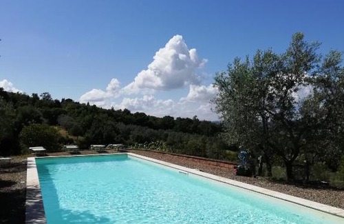 Casole d'Elsa Bed & Breakfast | Elegant Agriturismo gli Arcangeli with Pool & Family Fun