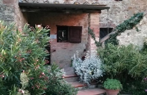 Casole d'Elsa Bed & Breakfast | Elegant Agriturismo gli Arcangeli with Pool & Family Fun